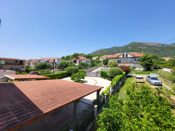 A house with big plot for renovation near Tivat