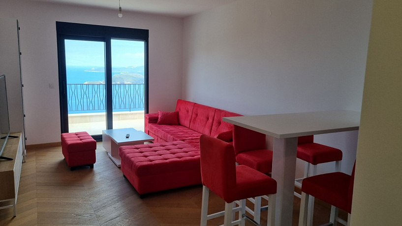 One bedroom apartment in a quiet location with sea views