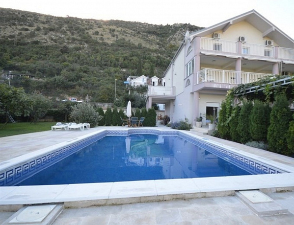Large house in Sutorina with a swimming pool and a spacious yard