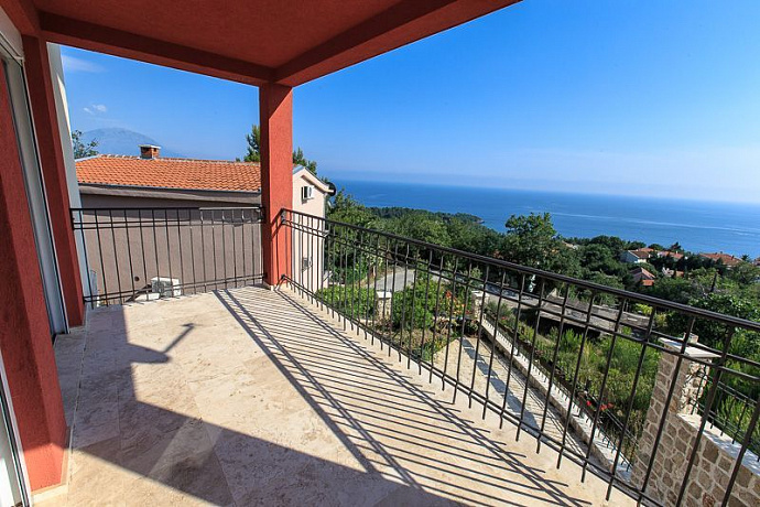 House for sale in Bar with a panoramic sea view 