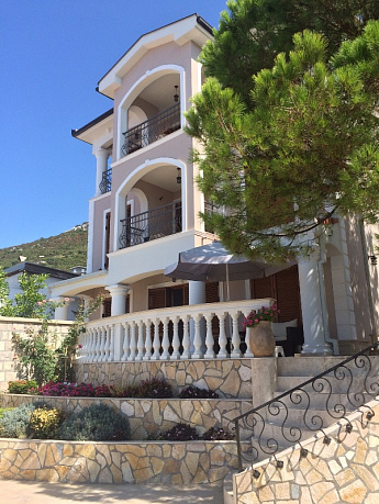A villa with sea view in Dobre Vode