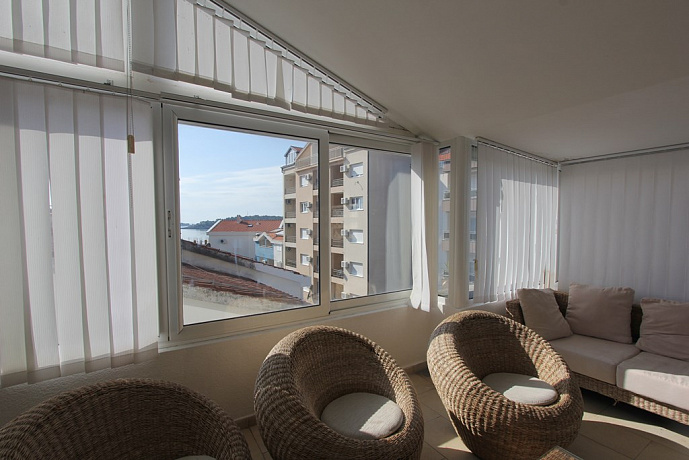 An airy apartment in Becici