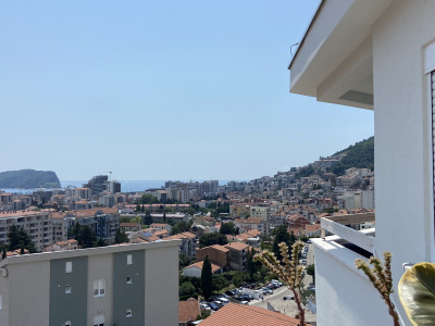 Apartment with two bedrooms and sea views in Budva