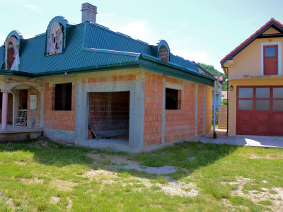 House for sale with a large plot in Cetinje