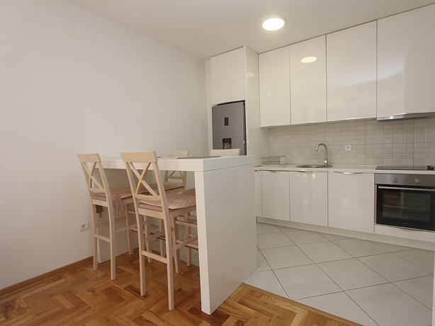 A bright apartment in Becici