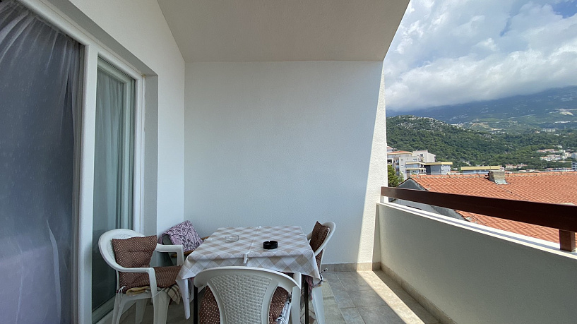 Apartment with two bedrooms and sea views in Budva