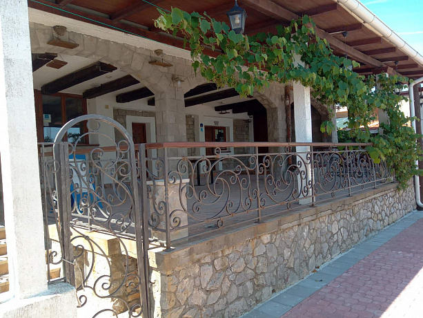 Mini Hotel on Jaz 50 meters from the sea