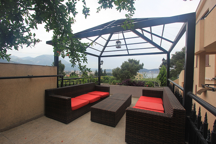A villa with sea and mountine view in Bar