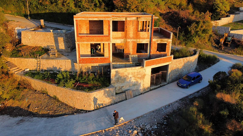 Unfinished house with a pool near Budva in a quiet location
