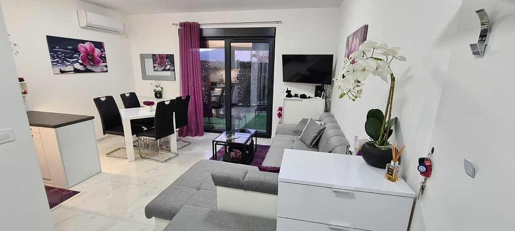 Modern apartment in beautiful Djenovici