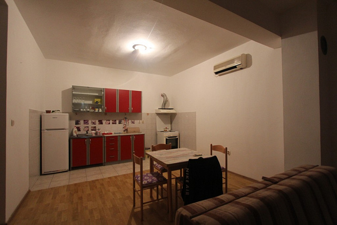 A furnished house in Topla