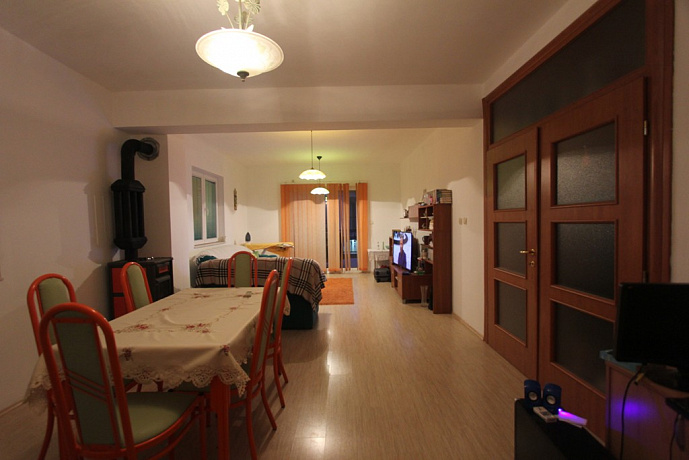 A furnished house in Topla