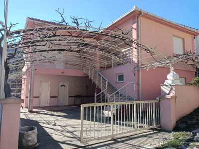 Two-storey house with 6 bedrooms in Misici